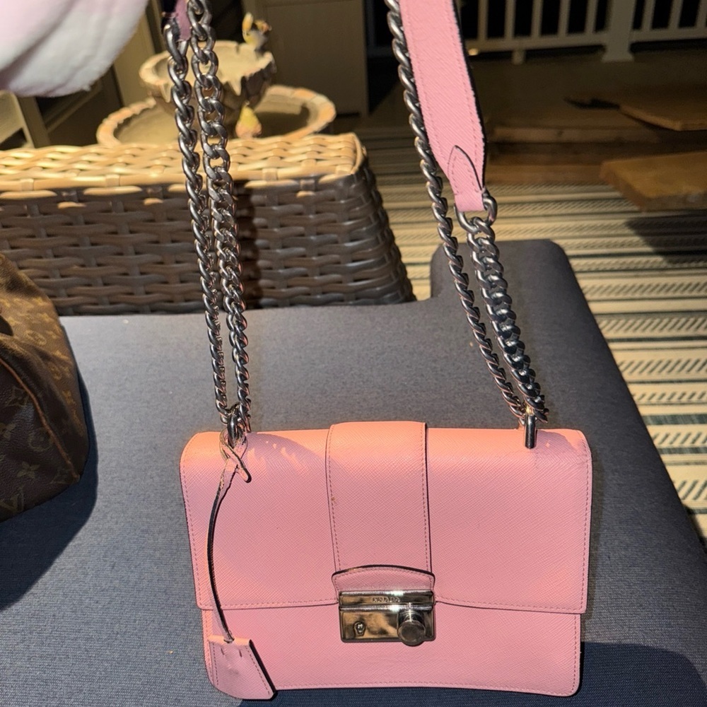 PRADA LOGO SAFFIANO CROSSBODY SHOULDER BAG LEATHER Pink On Chain - Picture 4 of 5
